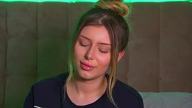 Snapshot of LiliaBianka chatting on March 2025 03:34:01 PM LiliaBianka online show from March 2025 03:34:01 PM