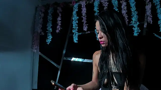 Snapshot of MaddyHudson chatting on December 2025 08:04:02 PM MaddyHudson online show from December 2025 08:04:02 PM