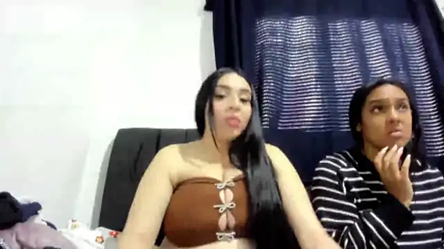 Snapshot of EmmaHole_ chatting on May 2026 09:14:02 PM EmmaHole online show from May 2026 09:14:02 PM