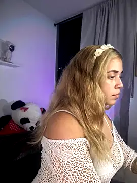 Snapshot of JoselinFlower_ chatting on November 2025 01:33:02 AM JoselinFlower online show from November 2025 01:33:02 AM