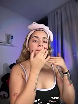 Snapshot of JoselinFlower_ chatting on November 2025 02:01:02 AM JoselinFlower online show from November 2025 02:01:02 AM