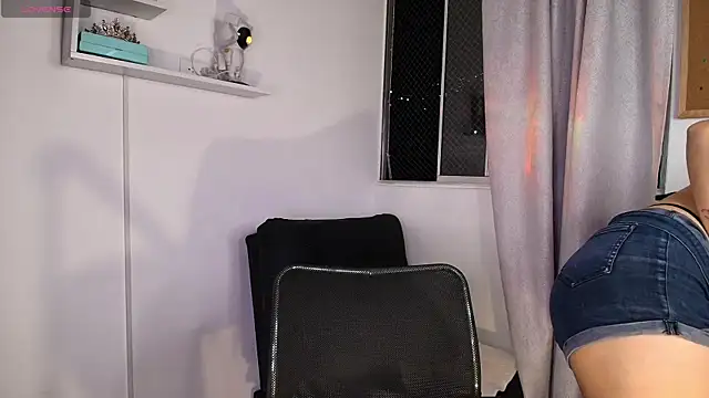 Snapshot of JoselinFlower_ chatting on October 2025 01:36:01 AM JoselinFlower online show from October 2025 01:36:01 AM