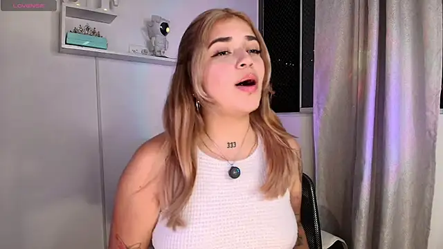 Snapshot of JoselinFlower_ chatting on September 2025 03:46:01 AM JoselinFlower online show from September 2025 03:46:01 AM