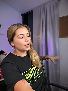 Snapshot of JoselinFlower_ chatting on November 2025 02:01:03 AM JoselinFlower online show from November 2025 02:01:03 AM