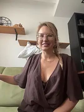 Vanilladreams online show from June 2026 04:51:01 PM