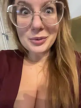 Snapshot of Vanilladreams chatting on December 2025 11:54:01 PM Vanilladreams online show from December 2025 11:54:01 PM