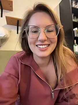 Snapshot of Vanilladreams chatting on May 2026 04:13:02 PM Vanilladreams online show from May 2026 04:13:02 PM