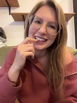 Snapshot of Vanilladreams chatting on May 2026 05:24:02 PM Vanilladreams online show from May 2026 05:24:02 PM