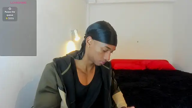 Malkongarcia online show from November 2025 01:47:02 PM