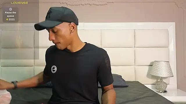 Malkongarcia online show from February 2026 09:03:02 PM