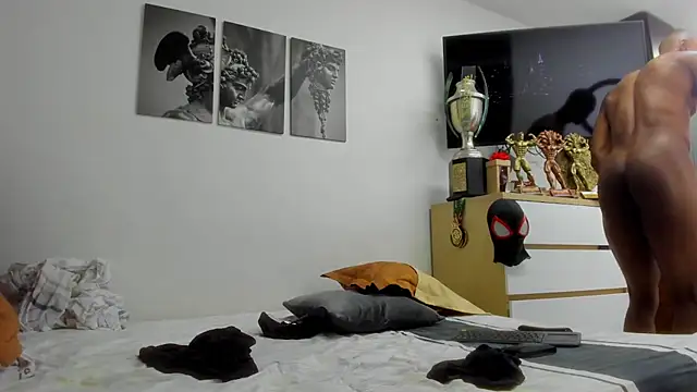 Malkongarcia online show from March 2026 10:49:01 PM