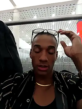 Malkongarcia online show from November 2025 07:58:01 PM