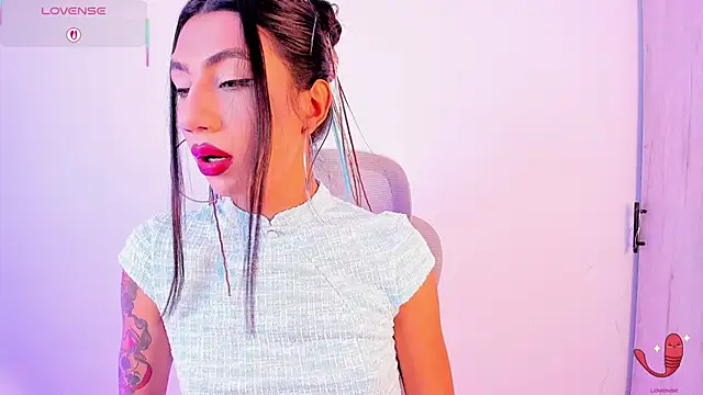 sofiaa grey  online show from November 2025 01:26:01 PM