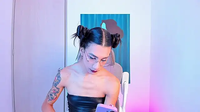 sofiaa grey  online show from April 2026 04:02:01 PM