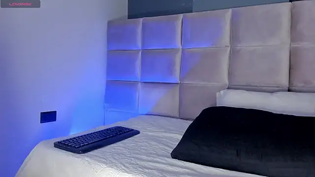 Shayla27 online show from April 2026 07:58:02 PM