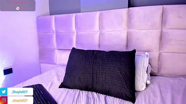 Shayla27 online show from April 2026 09:39:33 PM