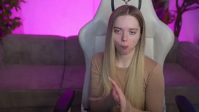 Snapshot of Cassy-Celestial_ chatting on December 2025 09:34:02 AM Cassy-Celestial online show from December 2025 09:34:02 AM