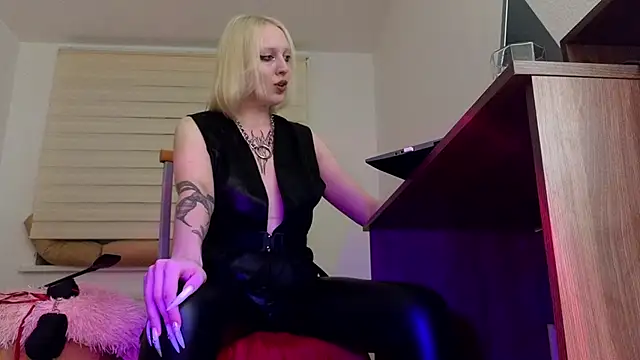 Martha Hoffman online show from December 2024 08:58:02 PM