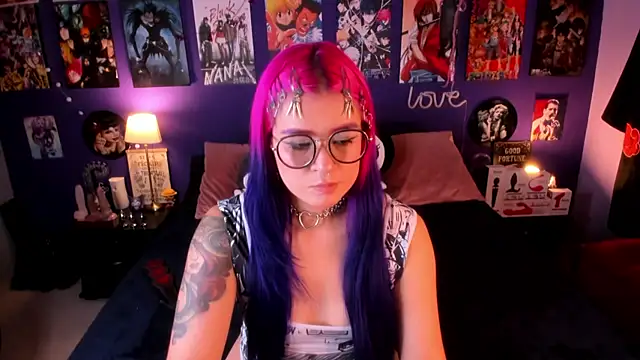 Snapshot of anne_cross chatting on October 2025 11:35:01 PM anne cross online show from October 2025 11:35:01 PM