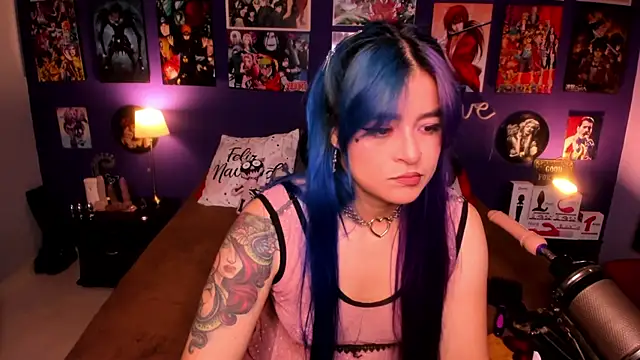 Snapshot of anne_cross chatting on December 2024 03:28:01 AM anne cross online show from December 2024 03:28:01 AM