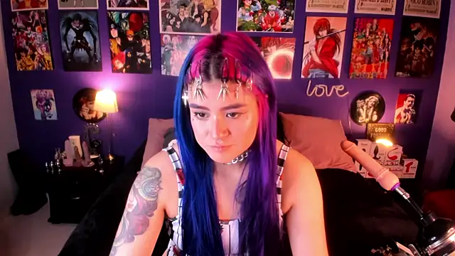 Snapshot of anne_cross chatting on February 2025 02:39:01 AM anne cross online show from February 2025 02:39:01 AM
