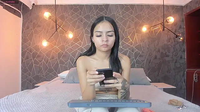 Snapshot of leigh-angels chatting on November 2025 09:52:01 PM leigh-angels online show from November 2025 09:52:01 PM