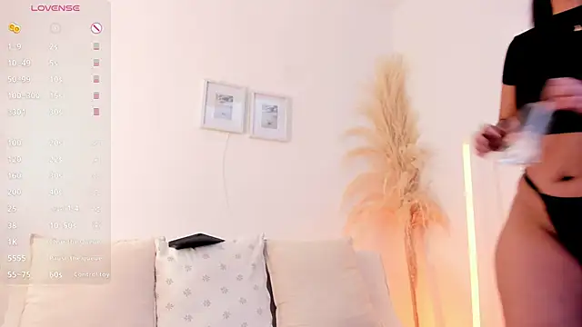 iara martinez online show from December 2025 12:19:02 PM