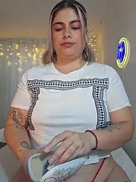 Juliietha servas online show from March 2026 09:43:02 PM