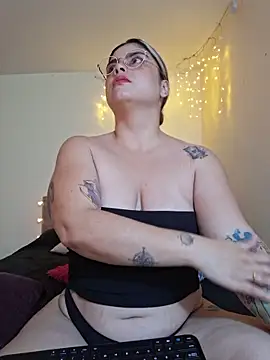 Juliietha servas online show from February 2026 11:24:02 PM