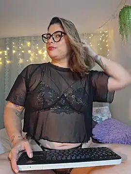 Juliietha servas online show from May 2026 11:45:01 PM