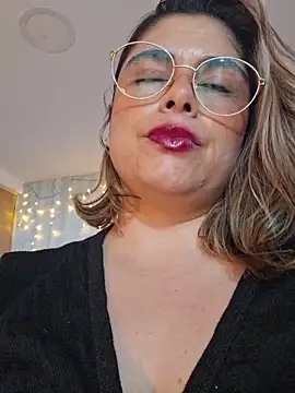 Juliietha servas online show from March 2026 10:09:01 PM