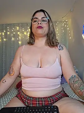 Juliietha servas online show from April 2026 11:30:02 PM