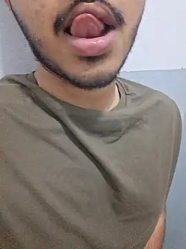 alesssterling online show from April 2026 06:43:01 PM