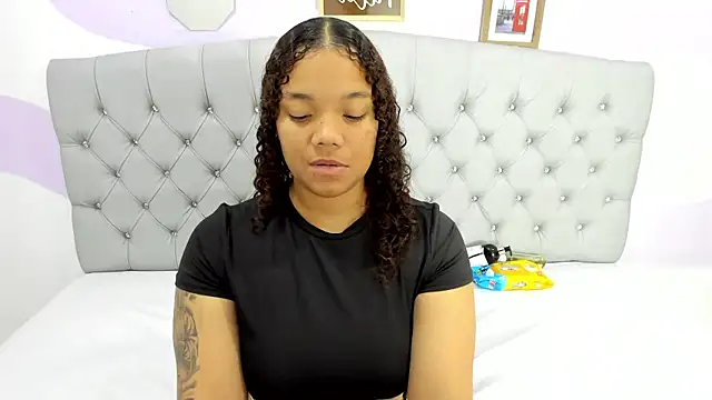 Snapshot of BRIYITHMENA chatting on October 2025 01:37:02 AM BRIYITHMENA online show from October 2025 01:37:02 AM