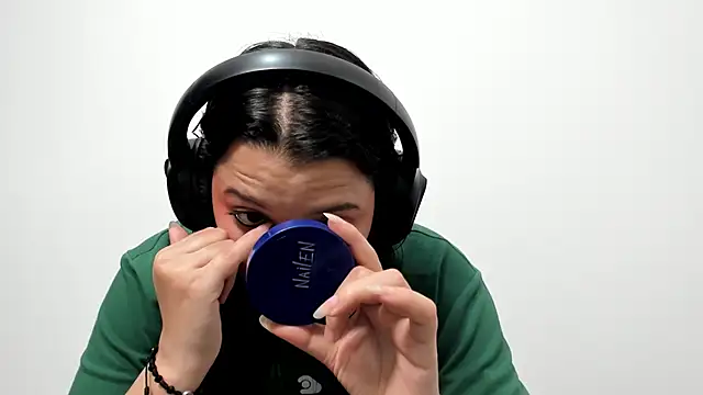 Snapshot of cami-01 chatting on December 2025 09:03:02 PM cami-01 online show from December 2025 09:03:02 PM