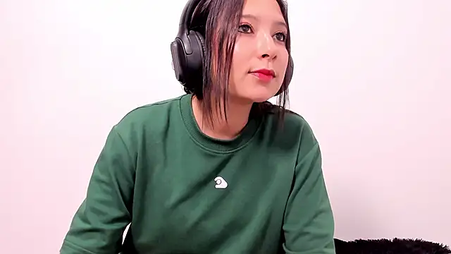 Snapshot of cami-01 chatting on October 2025 09:05:01 PM cami-01 online show from October 2025 09:05:01 PM