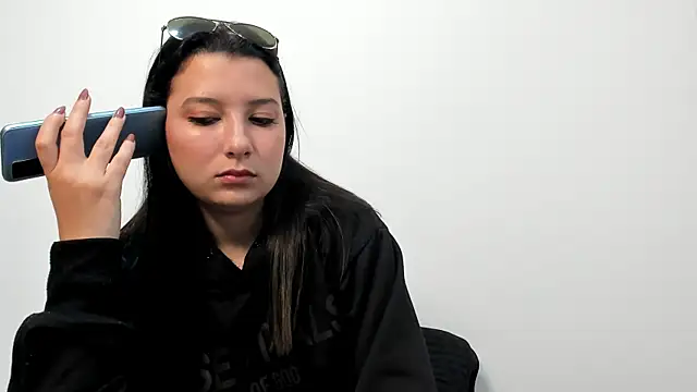 Snapshot of cami-01 chatting on October 2025 08:40:02 PM cami-01 online show from October 2025 08:40:02 PM