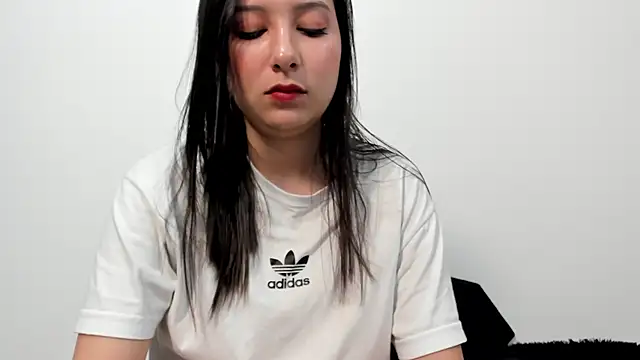 Snapshot of cami-01 chatting on October 2025 08:06:02 PM cami-01 online show from October 2025 08:06:02 PM