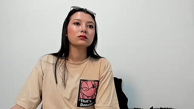 Snapshot of cami-01 chatting on October 2025 08:32:02 PM cami-01 online show from October 2025 08:32:02 PM