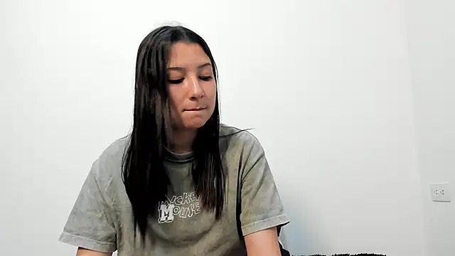 Snapshot of cami-01 chatting on October 2025 08:13:02 PM cami-01 online show from October 2025 08:13:02 PM