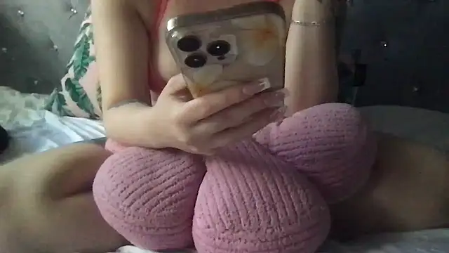 Snapshot of femmefatalebabe chatting on June 2026 07:59:01 PM femmefatalebabe online show from June 2026 07:59:01 PM