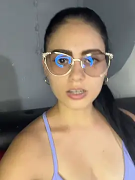 Azuna25 online show from March 2026 07:52:02 PM