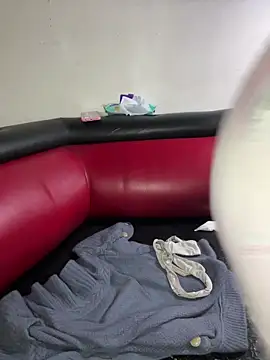 Azuna25 online show from December 2025 06:21:02 PM