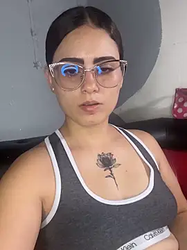 Azuna25 online show from May 2026 08:06:03 PM