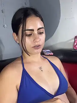 Azuna25 online show from May 2026 07:28:02 PM