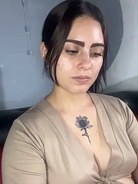 Azuna25 online show from May 2026 08:17:01 PM