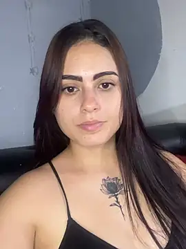 Snapshot of Azuna25 chatting on June 2026 01:00:01 AM Azuna25 online show from June 2026 01:00:01 AM