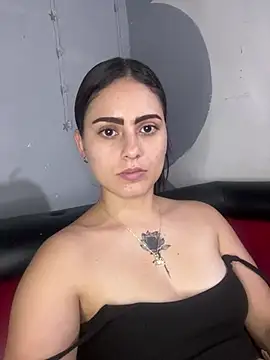 Snapshot of Azuna25 chatting on June 2026 12:21:02 AM Azuna25 online show from June 2026 12:21:02 AM