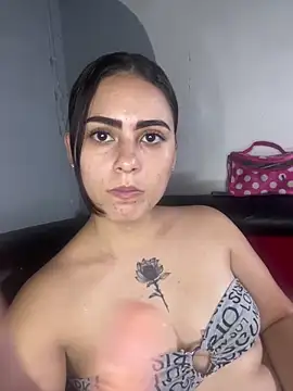 Snapshot of Azuna25 chatting on June 2026 09:30:02 PM Azuna25 online show from June 2026 09:30:02 PM