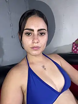Azuna25 online show from May 2026 07:17:01 PM